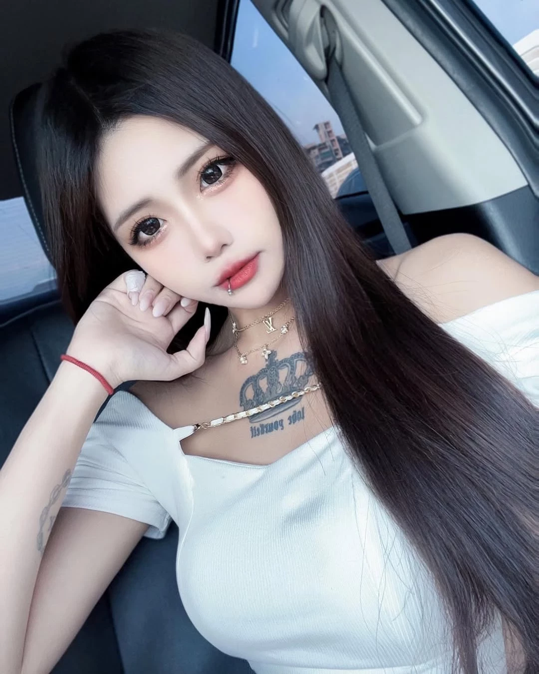 รูป18+ : สาวขายาวเซ็กซี่