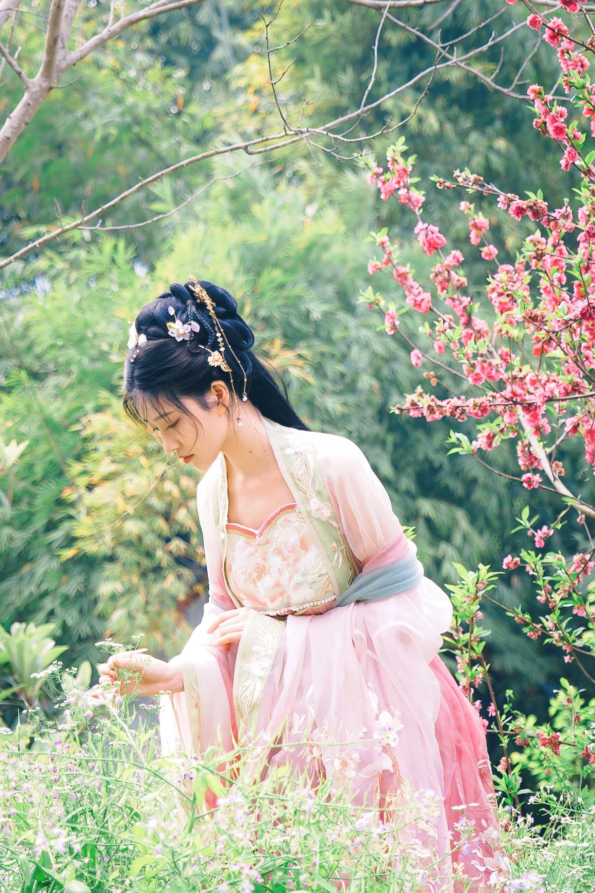 รูป18+ --- สาวสวยในชุดโบราณ